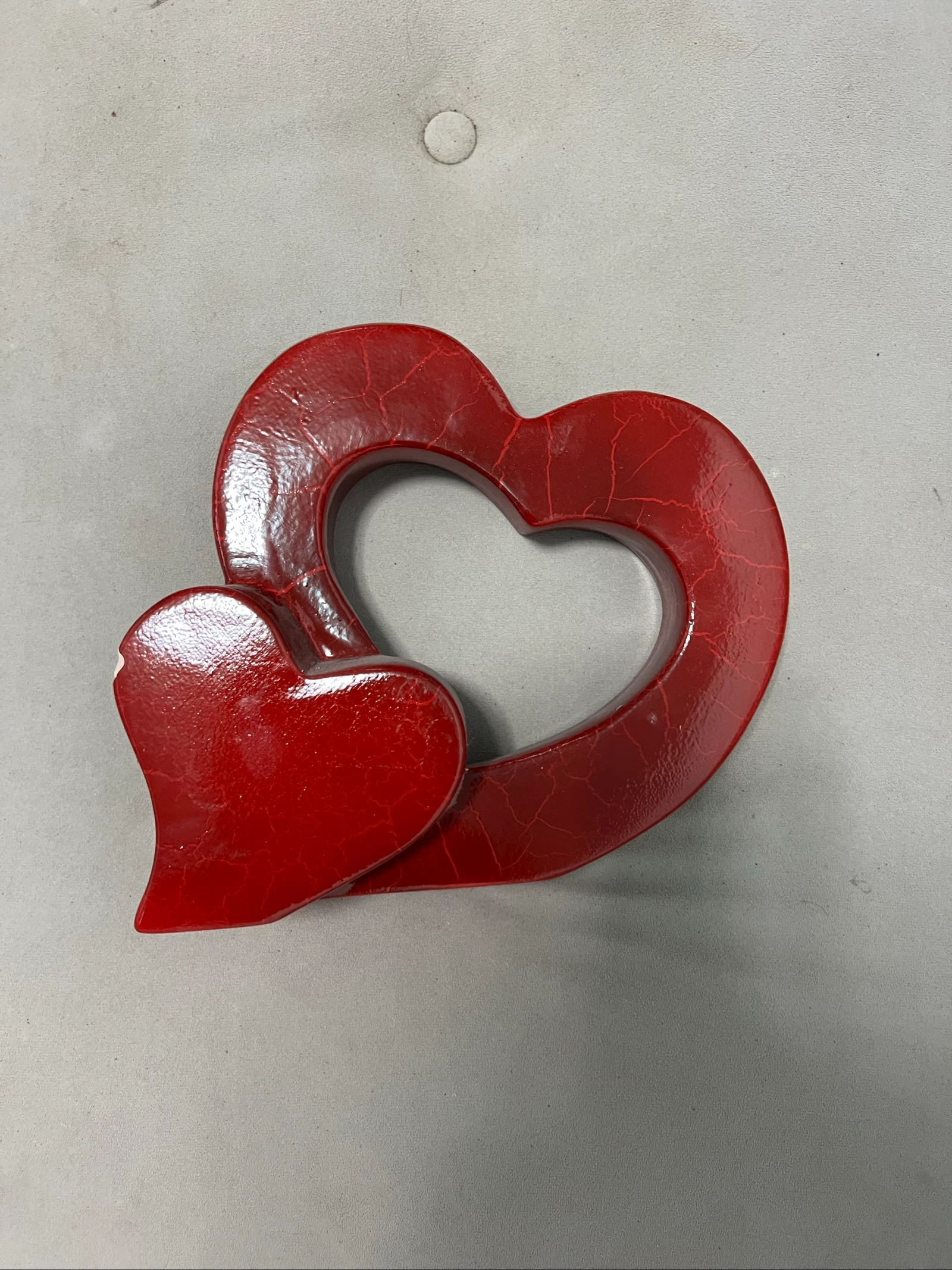 Sculpture de cœurs rouges